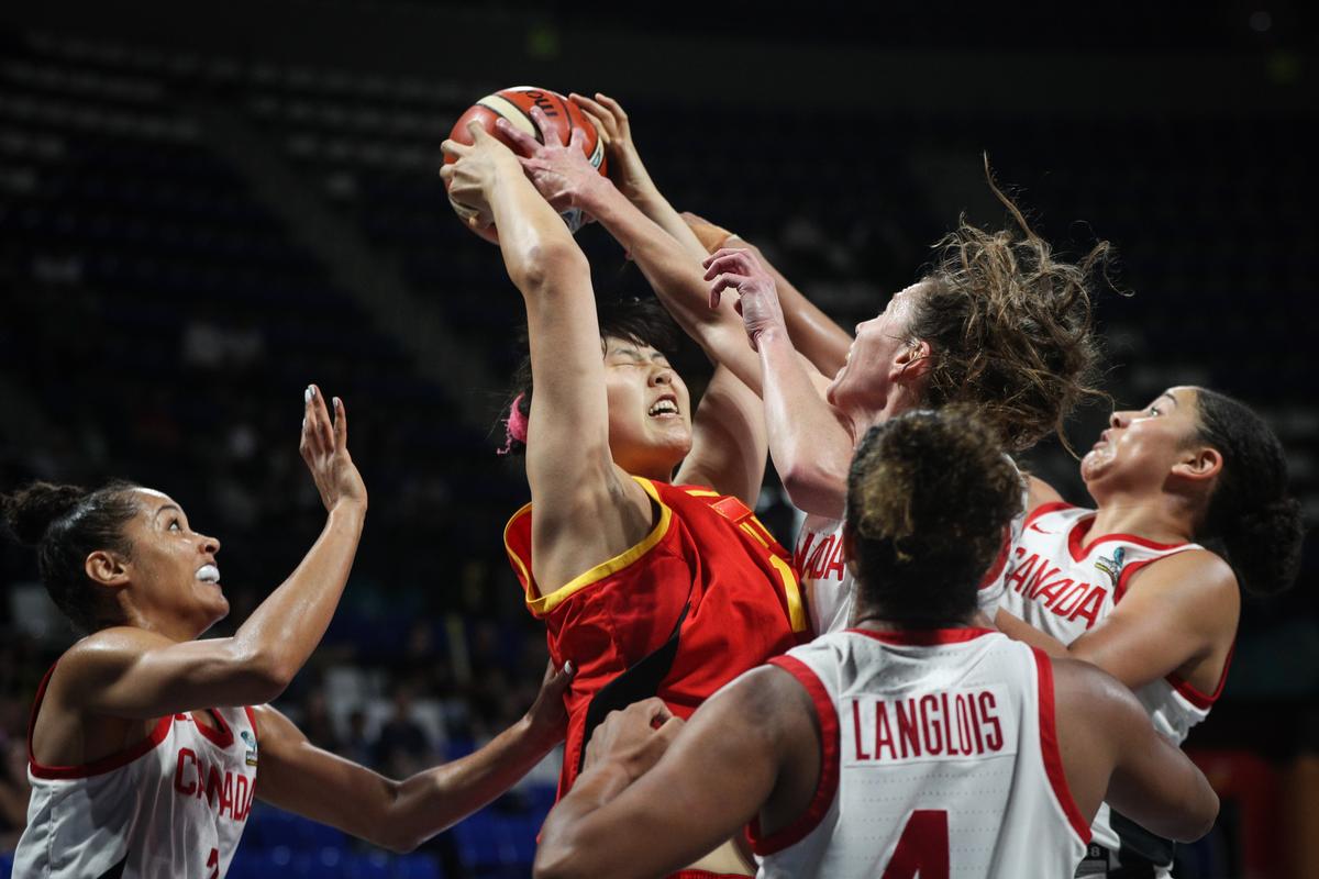 中国女篮对加拿大女篮